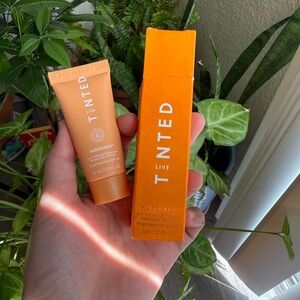 Live Tinted Hueguard 3-in-1 Mineral Sunscreen, Moisturizer, Primer SPF 30 – 15ML